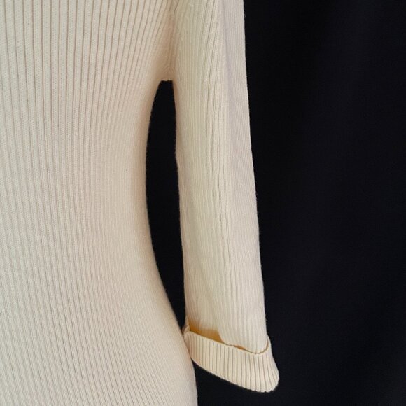 Van Heusen Fitted V-Neck Sweater: Size M - Picture 9 of 10